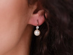 Perlové náušnice DS222SBE-W Perlové náušnice DS222SBE-W DS222SBE-W