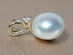 Prívesok s perlou BC026WBP-W BC026YBP-W-1.JPG BC026WBP-W