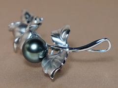 Brošňa s pravou tahitskou perlou BR012BR Brošňa s pravou tahitskou perlou BR012BR.2.JPG BR012BR