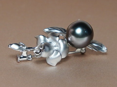 Brošňa s pravou tahitskou perlou BR013BR Brošňa s pravou tahitskou perlou BR013BR.2.JPG BR013BR