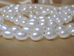 Perlový náhrdelník - momentálne nedostupné ON07wG Dlhý perlový náhrdelník ON07wG.JPG ON07wG