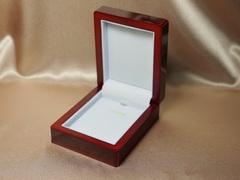 Drevená krabička na náhrdelník a prívesok DK02X Drevená krabička na náhrdelník a prívesok DK02X-1.JPG DK02X