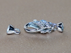 Elegantný strieborný perlový uzáver zdobený kamienkami K01 Elegantný strieborný perlový uzáver K01 zdobený kamienkami.1.JPG K01