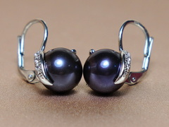Strieborné náušnice s pravou čiernou perlou BC05SE-B Náušnice s čiernymi sladkovodnými perlami BC05SE-B.JPG BC05SE-B