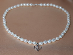 Personalizovaný perlový náhrdelník PS012 Personalizovaný perlový náhrdelník PS012.1.JPG PS012