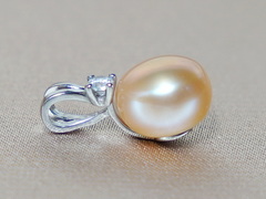 Prívesok s ružovou perlou BC026SBP-P Prívesok s ružovou perlou BC026SBP-P.1.JPG BC026SBP-P