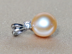 Prívesok s ružovou perlou BC026SBP-P Prívesok s ružovou perlou BC026SBP-P.2.JPG BC026SBP-P