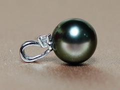 Zlatý prívesok 14K s tahitskou perlou a briliantom BC025WP-T Prívesok s tahitskou perlou BC025WP-T.1.JPG BC025WP-T