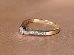 Prsteň s diamantmi MC3306RJ Prsteň s diamantom MC3306RJ 1.jpg MC3306RJ