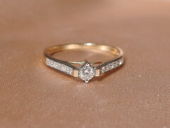 Prsteň s diamantmi MC3306RJ Prsteň s diamantom MC3306RJ 2.jpg MC3306RJ