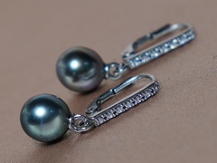 Strieborné náušnice s pravými tahitskými perlami a zirkónmi BC024SE-T Strieborné náušnce s tahitskými perlami BC024SE-T.1.JPG BC024SE-T