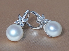 Strieborné náušnice s perlami a zirkónmi PE8035SH.1.JPG PE8035SH