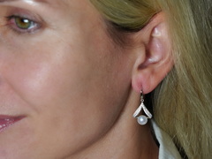 Set šperkov zo striebra so zirkónmi a bielymi perlami PS444B Strieborné náušnice s pravými perlami a zirkónmi PE444B.2.JPG PS444B