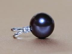 Strieborný prívesok s perlou BC025SP-B Strieborný prívesok s perlou BC025SP-B.JPG BC025SP-B