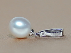 Strieborný prívesok so sladkovodnou perlou a zirkónmi PP777B.3.JPG PP777B