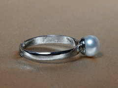 Prsteň s perlou PR100G Strieborný prsteň s pravou riečnou perlou PR100G_3.JPG PR100G