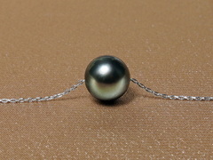 Zlatý náhrdelník 14K s čiernou tahitskou perlou AAA TPN777AAAwG Zlatá retiazka s tahitskou perlou TPN777AAAwG.1.JPG TPN777AAAwG