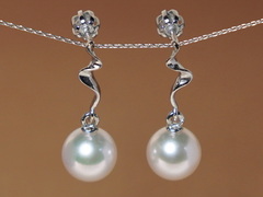 Zlaté náušnice 14K s japonskými akoya perlami ASE002C Zlaté náušnice 14K s japonskými akoya perlami ASE002C.1.JPG ASE002C