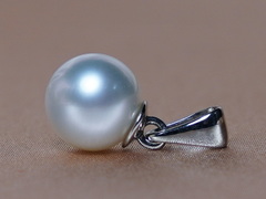 Zlatý prívesok s perlou RPP001wM Zlatý prívesok s bielou sladkovodnou perlou RPP001wM.1.JPG RPP001wM