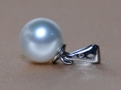 Zlatý prívesok s perlou RPP001wM Zlatý prívesok s bielou sladkovodnou perlou RPP001wM.3.JPG RPP001wM