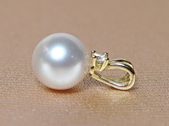 Zlatý prívesok 14K s akoya perlou a briliantom BC025YP-A Zlatý prívesok s perlou BC025YP-A-2.JPG BC025YP-A