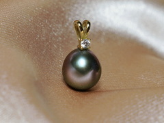 Prívesok s perlou BC025TDyP Zlatý prívesok s tahitskou perlou BC025TDyP.jpg BC025TDyP