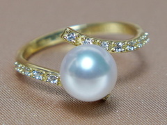 Zlatý prsteň s morskou perlou BC029YR-A Zlatý prsteň s morskou perlou BC029YR-A-1.JPG BC029YR-A