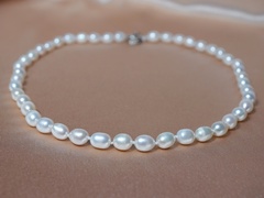 Kreatívny kurz - výroba perlového náhrdelníka. KK01 perlovy-nahrdelnik-opn6070aawg.jpg KK01