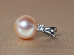 Prívesok s perlou BC025WFP-P privesok-s-perlou a diamantom-bc025wfp-p.JPG BC025WFP-P