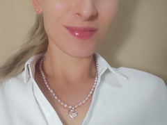 Personalizovaný perlový náhrdelník PS011 ružové perly modelka.jpg PS011