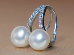 zlate-nausnice-s-pravymi-perlami bc021wbe-w2.JPG BC021WBE-W