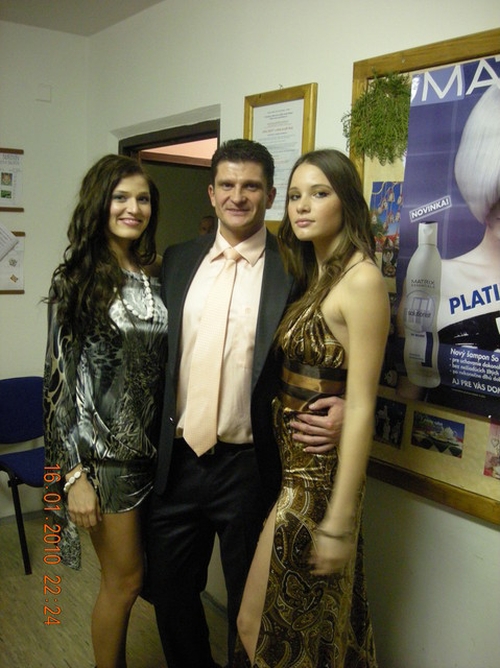 Lea Šindlerová (1. vicemiss Miss Universe SR 2009), Branislav Čech (majiteľ Perly.sk), Peťka Šebová