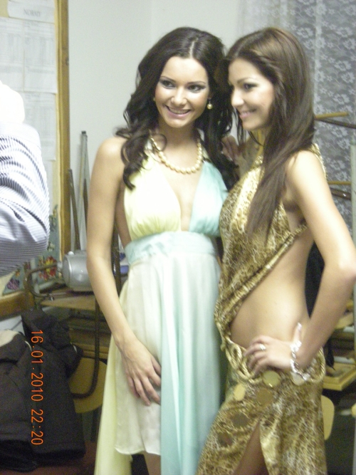zľava: Natália Dubajová (Cat girl 2008), Katarína Vendelková (finalistka Miss Universe SR 2007)